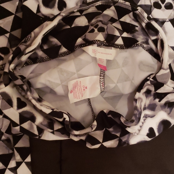 Skull Leggings/ Work out pants. - Picture 5 of 7